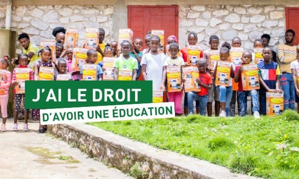 Une lampe solaire pour faire les devoirs le soir en Haïti